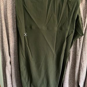 Mens green lululemon sweat pants.